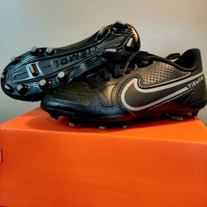Like New NIKE JR Legend Soccer Cleats 2Y